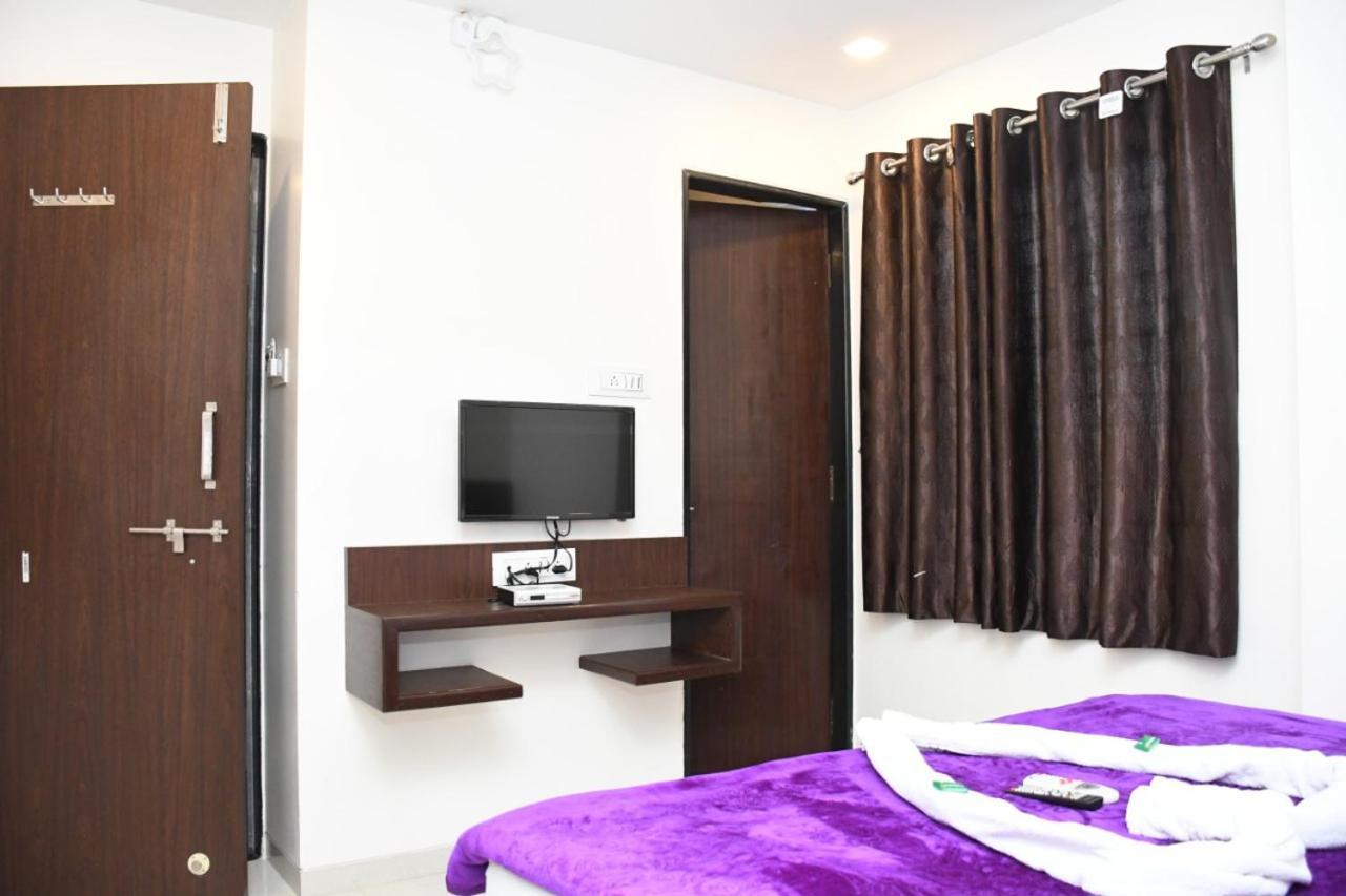 Hotel Sai Shatabdi Ширди Экстерьер фото